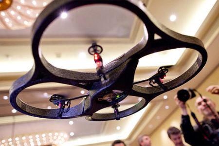 Przedziwny helikopter sterowany za pomocą iPhone’a [wideo] 1