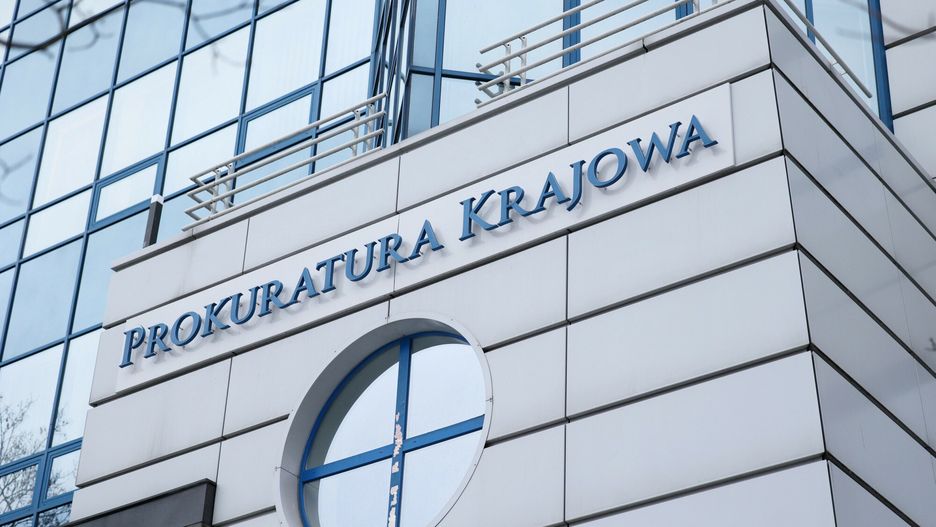 Sytuacja w Prokuraturze Krajowej
Fot. Mateusz Grochocki/East News. Warszawa, 15.01.2024. Siedziba Prokuratury Krajowej przy ul. Postepu. Od piatku trwa spor prawy o to kto pelni funkcje Prokuratura Krajowego. W piatek 12 bm. minister sprawiedliwosci uznal, ?e przywrocenie do sluzby czynnej Dariusza Barskiego zostalo dokonane z naruszeniem przepisow i powierzyl obowiazki Jackowi Bilewiczowi. Z ta decyzja nie zgadzaja sie zastepcy prok. Barskiego.
Mateusz Grochocki