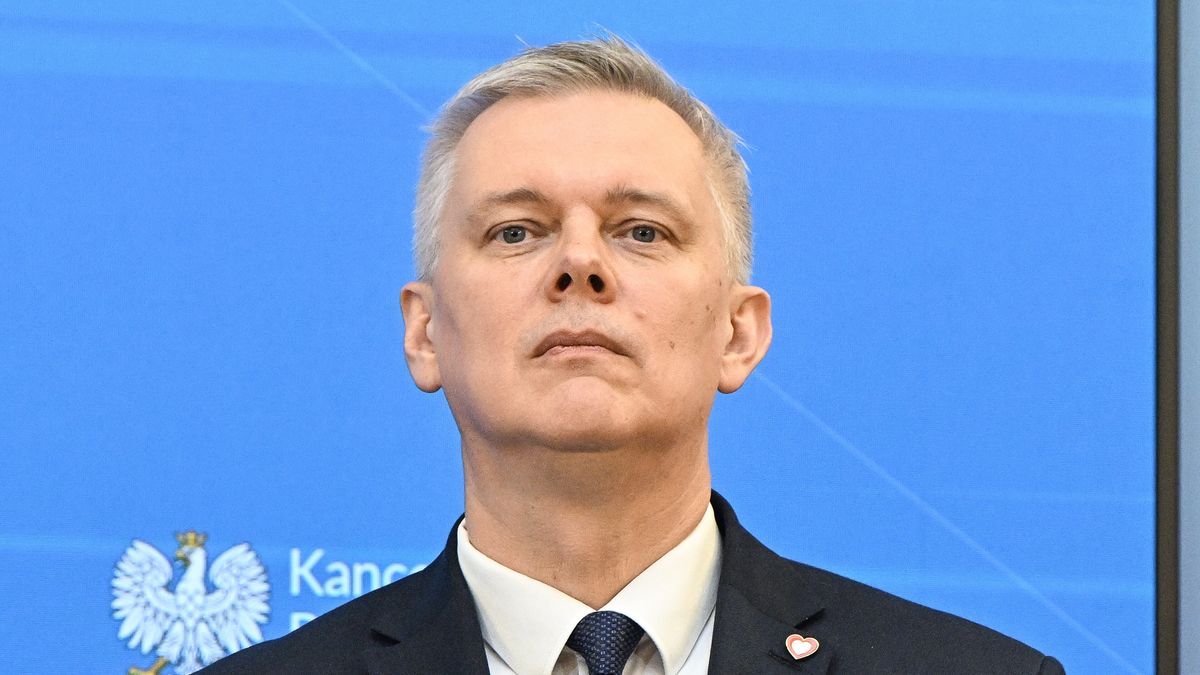 Warszawa, 10.05.2024. Desygnowany na ministra spraw wewnętrzynych i administracji, dotychczasowu Minister-członek Rady Ministrów, koordynator służb specjalnych Tomasz Siemoniak podczas konferencji prasowej dot. rekonstrukcji rządu, 10 bm. w siedzibie KPRM w Warszawie. (jm) PAP/Radek Pietruszka