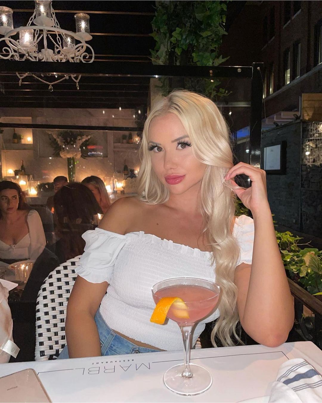 Josie z "Love Island"