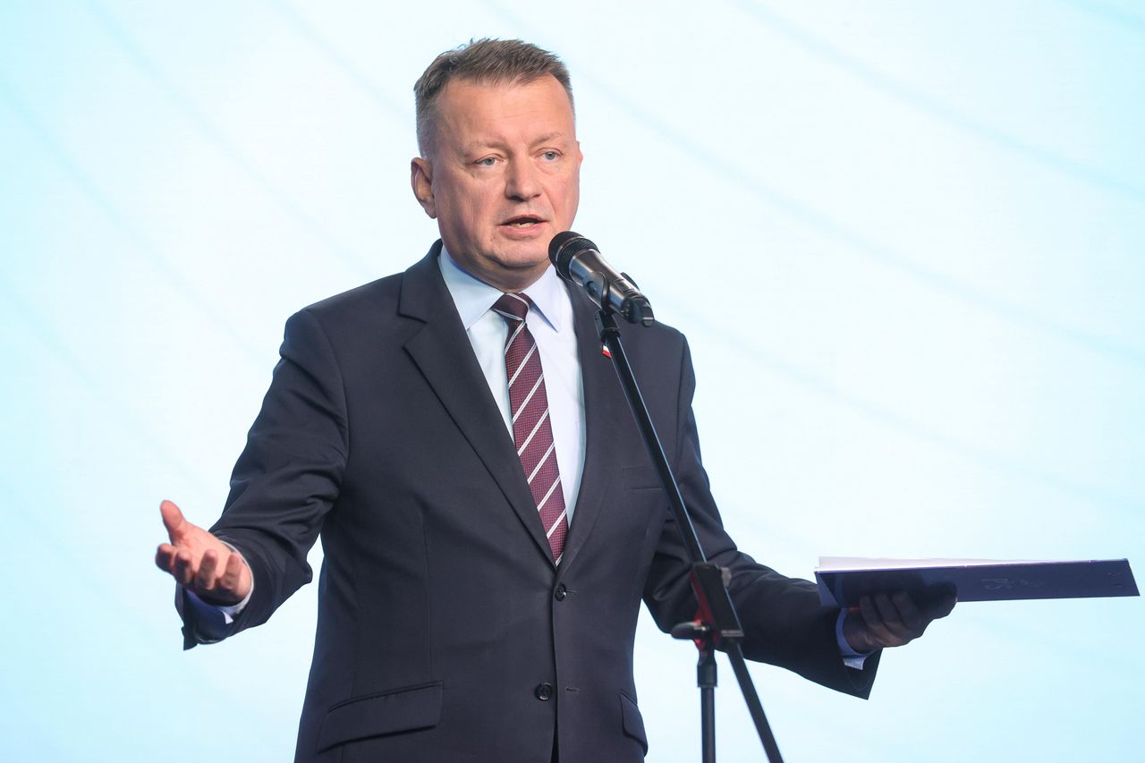 Błaszczak odpowiada na zarzuty. Mówi, ile powinna zwrócić Platforma