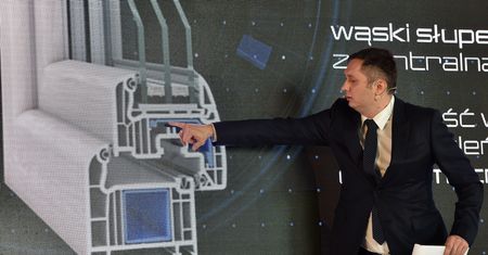 Oknoplast nie da premii frekwencyjnej niezaszczepionym. Gniew pracowników rośnie