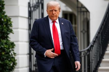 Trump ostrzega firmy po masowych aresztowaniach w gigafabryce