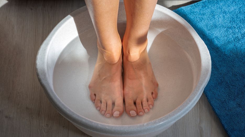 Woman made bath with hot water and baking soda for his feet. Homemade bath soak for dry feet skin
Woman made bath with hot water and baking soda for his feet. Homemade bath soak for dry feet skin. High quality photo
Daria Kulkova