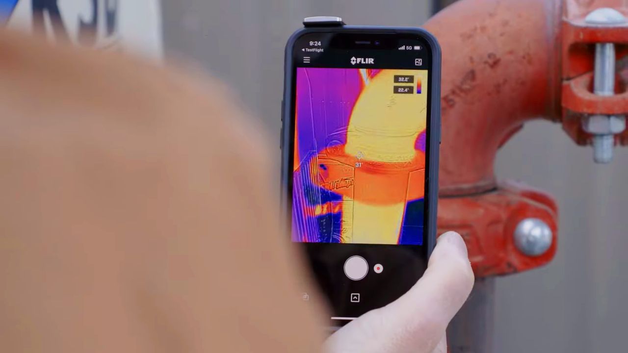 Twój smartfon może mieć wypasioną kamerę termowizyjną. Ale cena zwala z nóg