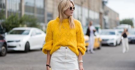 Mini spódniczka w tym kolorze to najgorętszy trend na lato 2020. Oto nasze propozycje miniówek z sieci H&M, ZARA i Reserved