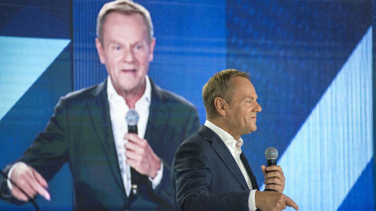 WARSAW, MAZOWIECKIE, POLAND - 2022/05/27: Donald Tusk, top opposition leader speaks during the convention. The convention of the Civic Platform (Platforma Obywatelska PO) - the largest opposition party in Poland held a convention under the title "Helpful Poland". The main topic was galloping inflation and the deteriorating living conditions of average citizens. The convention was chaired by Donald Tusk - the chairman of the Civic Platform and former prime minister. (Photo by Attila Husejnow/SOPA Images/LightRocket via Getty Images)