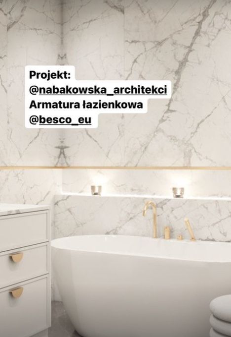 Nad wanną zaprojektowano wygodną półkę na kosmetyki
