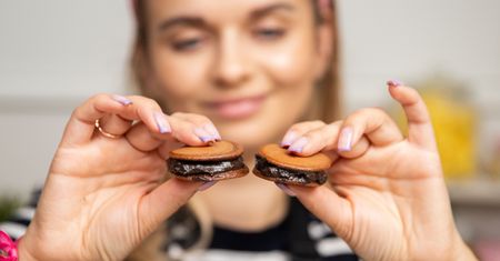 Ekspresowe ciasteczka z patelni przekładam pysznym kremem. Zachwytom nie ma końca