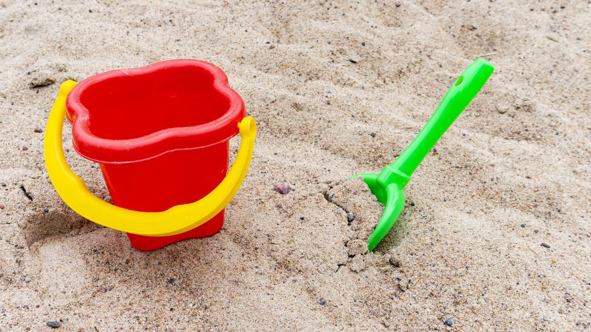 Bawiąc się w piaskownicy, dzieci odkryły grób. 