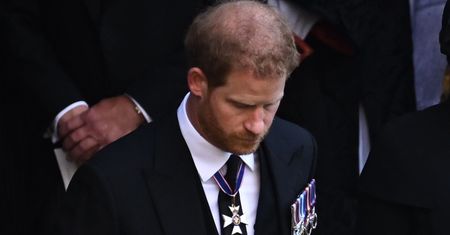 Książę Harry JAKO OSTATNI dowiedział się o śmierci królowej Elżbiety?! Pałac Buckingham wydał oficjalne oświadczenie