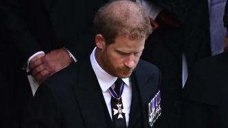 Książę Harry JAKO OSTATNI dowiedział się o śmierci królowej Elżbiety?! Pałac Buckingham wydał oficjalne oświadczenie
