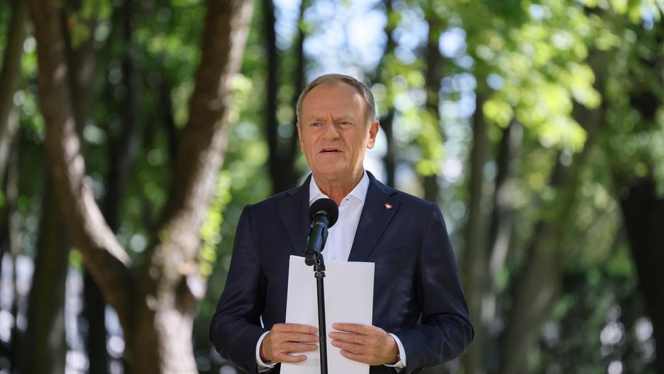 Donald Tusk
Warszawa, 13.08.2024. Premier Donald Tusk podczas konferencji prasowej po posiedzeniu rz�du przed siedzib� KPRM w Warszawie, 13 bm. (ad) PAP/Pawe� Supernak
Pawe� Supernak
Kancelaria Prezesa Rady Ministr�w, konferencja, KPRM, polityk, prasowa, premier
