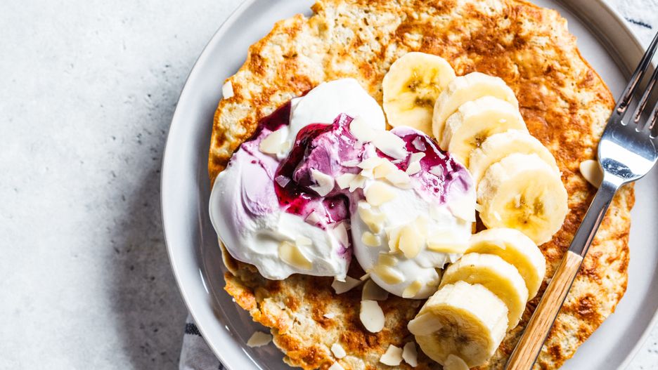 Płonący biszkoptowy omlet z owocami. Robi wrażenie