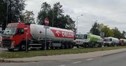 Kolejny sznur cystern przed bazą Orlenu. "Skandaliczna decyzja"