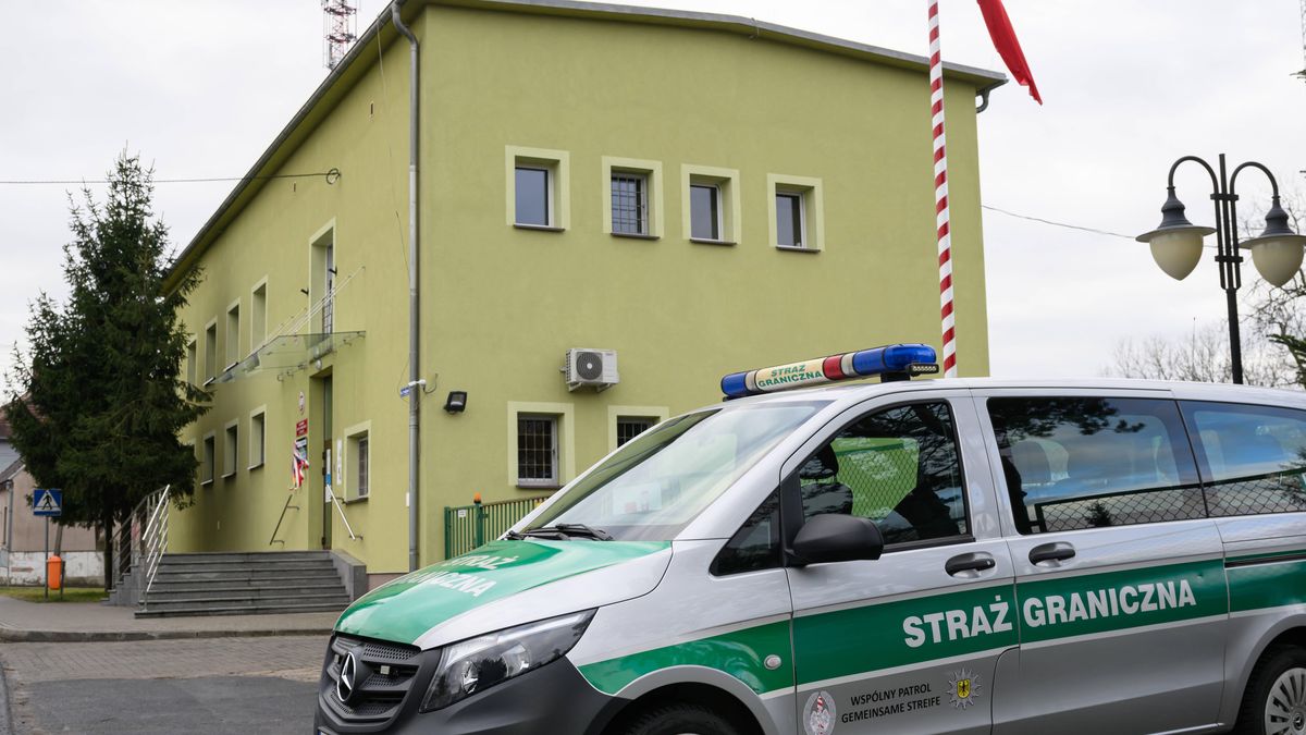 New German-Polish police station opened
09 January 2025, Poland, Tuplice: The building of the new joint German-Polish police station. The Federal Police want to improve cross-border crime prevention in the Brandenburg border region with Poland. The fourth German-Polish police station has now started work in Tuplice. Officers from the Federal Police and the Polish border police patrol the area together, but are also deployed on cross-border train services. Photo: Patrick Pleul/dpa 
Dostawca: PAP/DPA
Patrick Pleul
International, lbn, lsn, Saxony, Brandenburg, Federal Police, Border, straz graniczna, plac�wka s�u�b granicznych, polsko-niemiecka, Stra� Graniczna, wsp�lna plac�wka graniczna