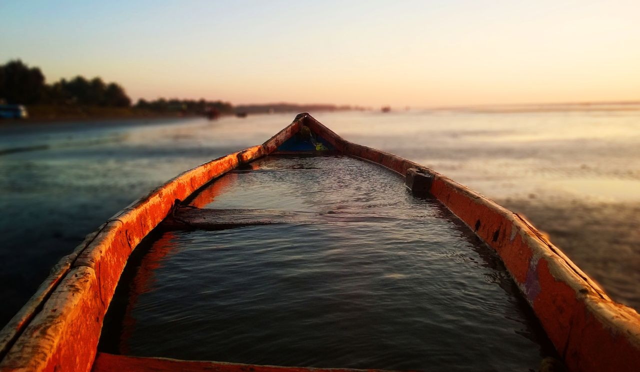 W wywiadzie dla 500px.com Husain mówi, że fotografuje smartfonami od 2 lat i w większości wypadków Lumie w zupełności wystarczają mu do jego fotografii.