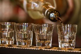 Alkohol może być przyczyną rozwoju 7 nowotworów. Najnowsze badania nie pozostawiają złudzeń