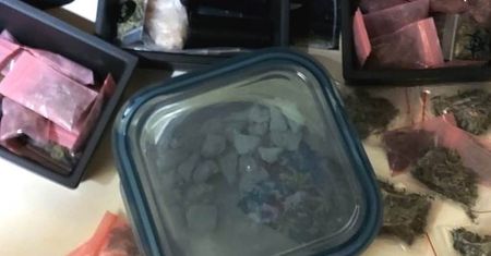 Śląskie. Nalot na dom pełen dopalaczy. A tam o wiele więcej "znalezisk"