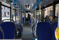 Napadł ją w autobusie, próbował wydłubać oczy