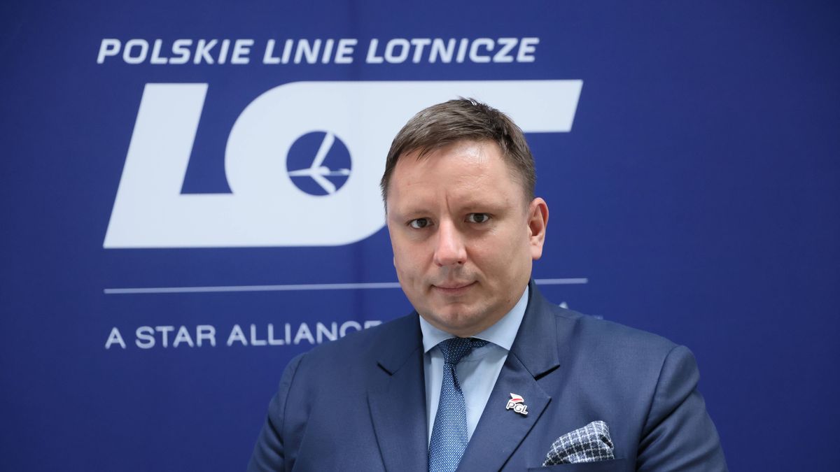 ***ZDJĘCIE ARCHIWALNE*** Na zdjęciu z dnia 17.05.2021. Rafał Milczarski. Rady Nadzorcze Polskich Linii Lotniczych LOT i Polskiej Grupy Lotniczej podjęły 21 grudnia 2022 roku decyzje o odwołaniu Rafała Milczarskiego z funkcji prezesa obu spółek. (mr) PAP/Leszek Szymański ***Zdjęcie do depeszy PAP pt. Rady Nadzorcze PLL LOT i PGL odwołały Rafała Milczarskiego z funkcji prezesa obu spółek***