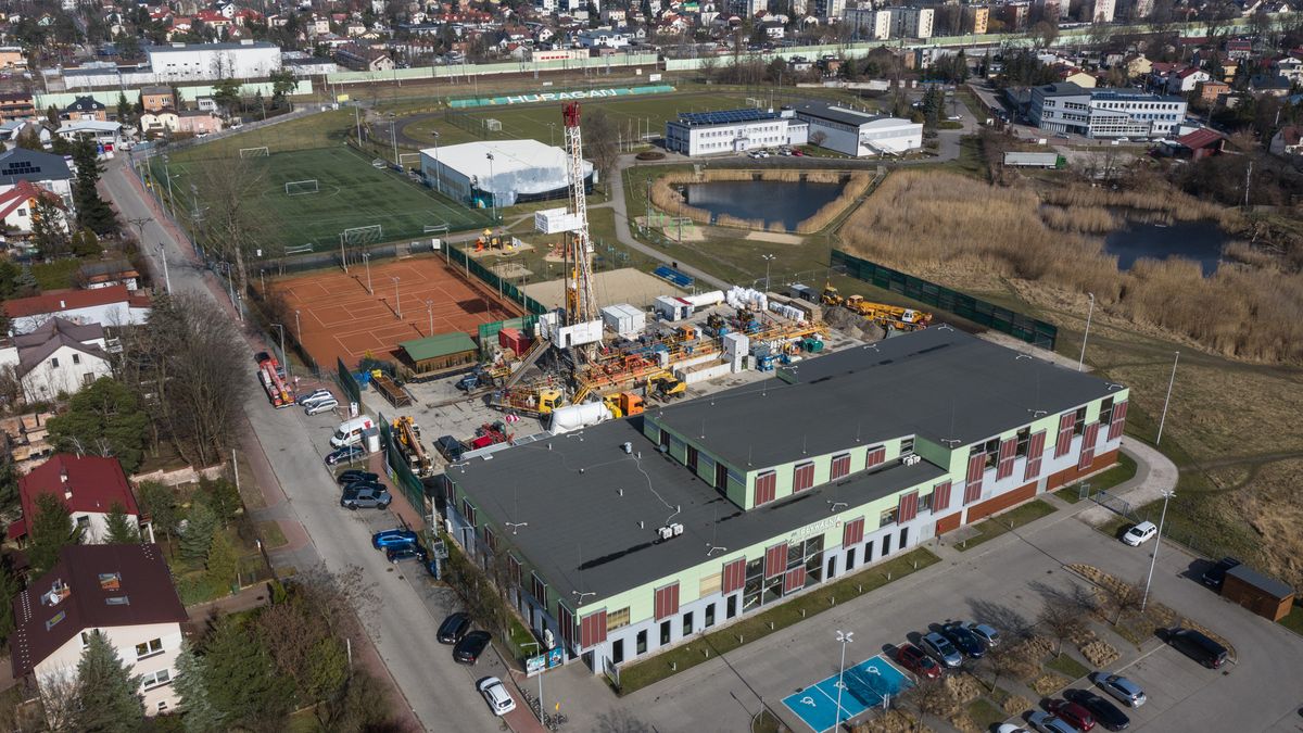 odwiert geotermalny
Leszek Szyma�ski
dron, dronowa, fotografia, geotermalny, odwiert, podziemny, woda, z drona, z powietrrza, widok, z g�ry, z lotu ptaka