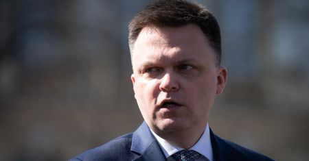 Hołownia w końcu zabrał głos. Oskarżenia wobec jego posła