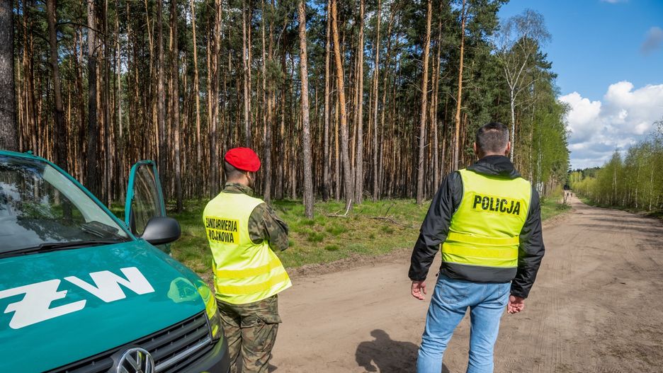 Policja i Żandarmeria Wojskowa na miejscu zdarzenia w Zamościu pod Bydgoszczą