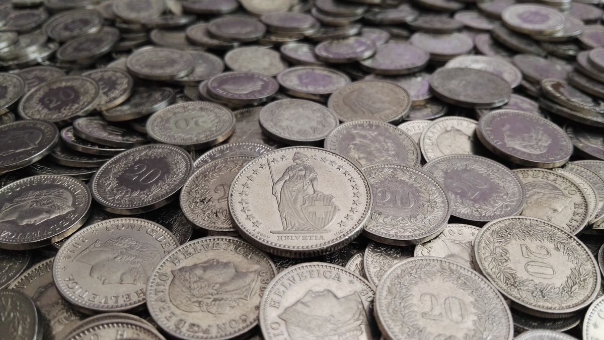 Frank szwajcarski - zdj. ilustracyjne 