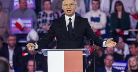 Duda jednak za Nawrockim. Jest tłumaczenie