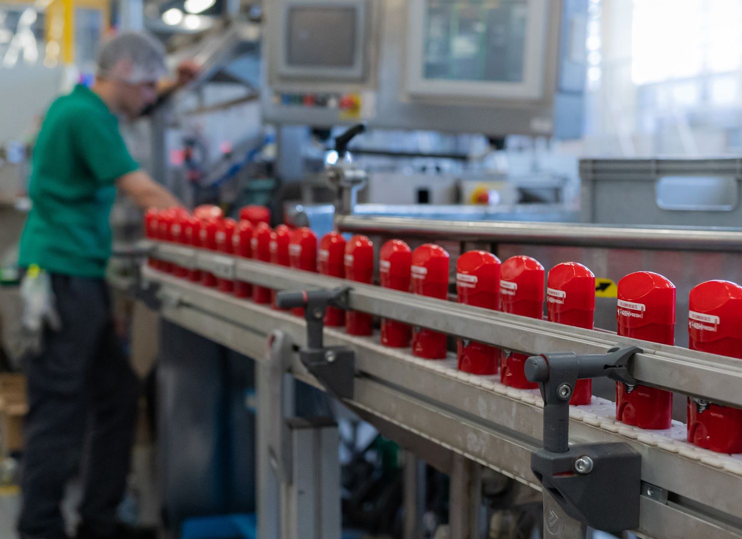 Największy udział w wolumenie produkcyjnym fabryki P&G w Aleksandrowie Łódzkim mają produkty do higieny osobistej (ponad 50%), z czego większość stanowią dezodoranty i antyperspiranty w sztyfcie marek Old Spice i Gillette.