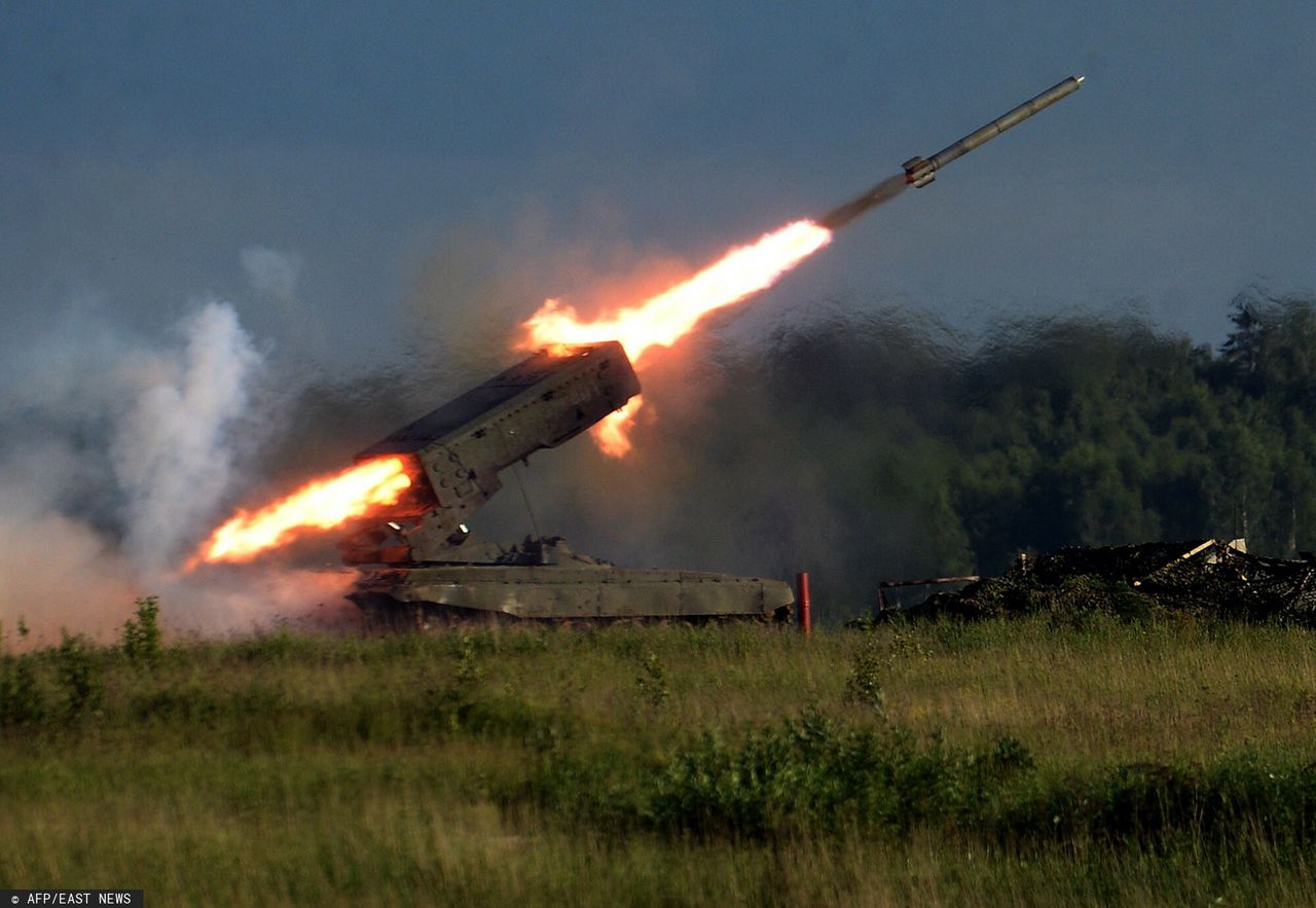 Rosyjska wyrzutnia pocisków termobarycznych TOS-1