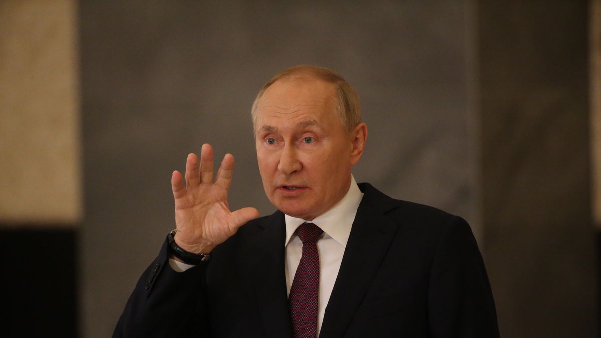 Russian President Putin Attends Summit Of Shanghai Cooperation Organization In Uzbekistan
SAMARKAND, UZBEKISTAN - SEPTEMBER 16: (RUSSIA OUT) Russian President Vladimir Putin talks during his press conference at the Shanghai Cooperation Organization (SCO) Summit, on September 16, 2022, in Samarkand, Uzbekistan. Russian President Vladimir Putin has arrived in Uzbekistan for a two day visit. (Photo by Contributor/Getty Images)
Contributor