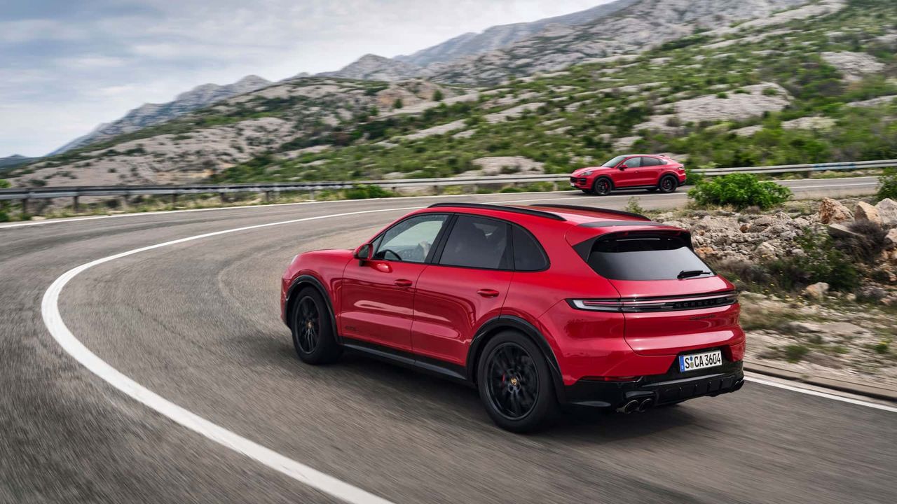 Porsche Cayenne GTS (2024)