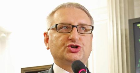 Poseł Pięta chce rozpędzić niepełnosprawnych przy pomocy policji. "Straż marszałkowska powinna WYNIEŚĆ PROTESTUJĄCYCH i przekazać policji"