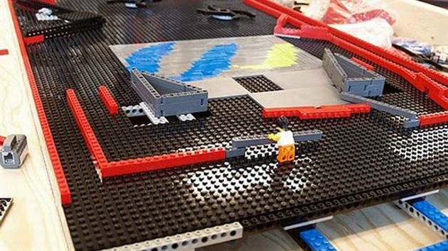 Stół do Pinball'a z klocków Lego 1