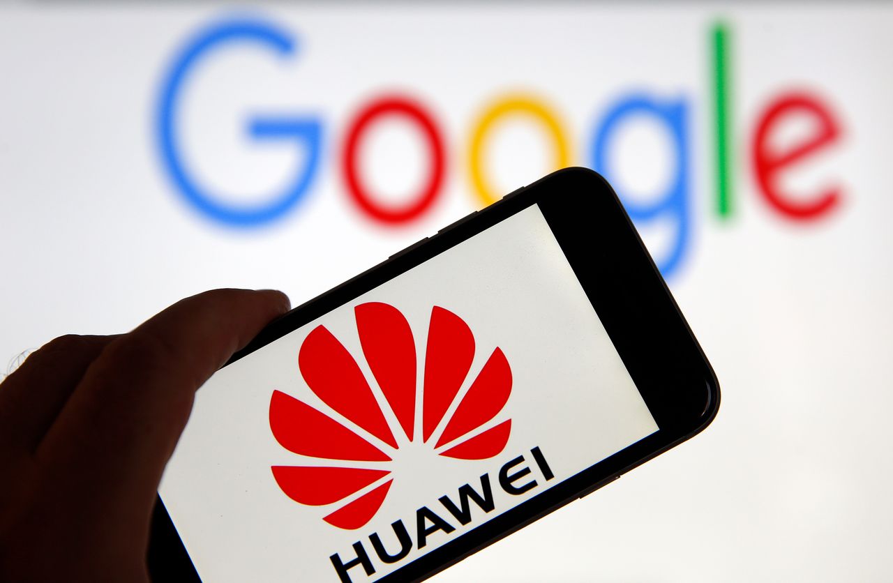 Skutek amerykańskich sankcji. Huawei z największym spadkiem w historii