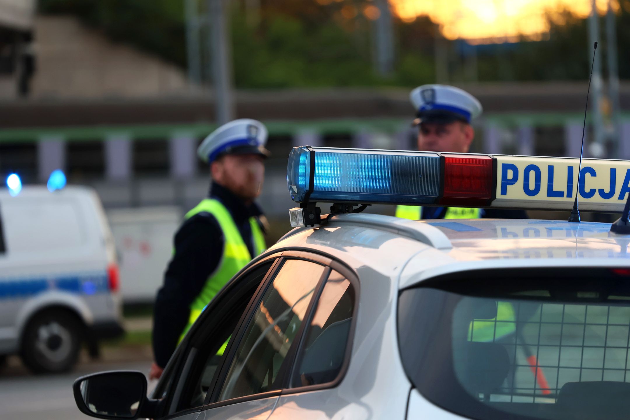 DAREK11
policjanci, ruch, drogowy, policja, polska, zabezpieczenie, radiowóz, samochód, niebieskie, alarmowo, pomoc, na sygnale, na ulicy, policjantka, kamizelka, odblaskowa, zgromadzenie, ulica, szyk, blokada, ulicy, prewencja, policjant, funkcjonariusz, mandat, kara, bilet, speed, radar, punkty, kierowca, ruch drogowy, drogówka, lizak, kontrola, przeszukanie, wyposażenie, pieczarki policyjne