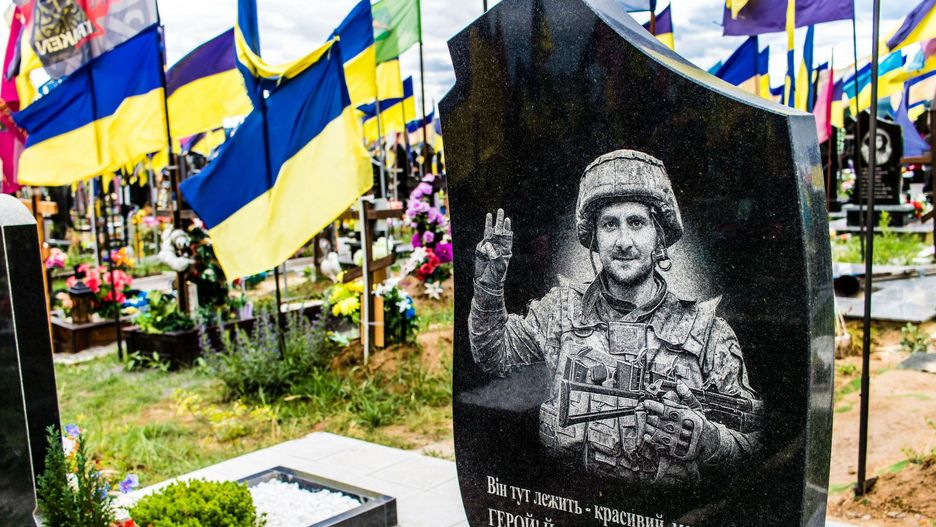 Aleja Sławy na cmentarzu wojennym w Charkowie