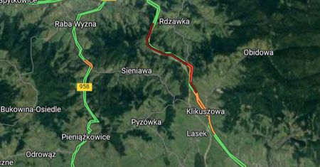 Rdzawka: zderzenie trzech aut i lawety. Spore utrudnienia na zakopiance