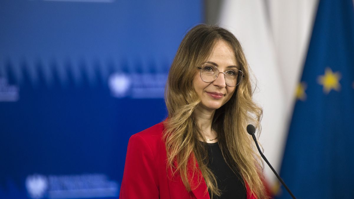 WARSAW, MASOVIAN VOIVODESHIP, POLAND - 2025/03/19: Minister Agnieszka Dziemianowicz-Bak speaks during a press conference at the Ministry of Family, Labor and Social Policy in Warsaw. A press conference was held on the entry into force of the act on extended leave for parents of premature babies. Since Wednesday, March 19, regulations have been put in force in Poland introducing additional maternity leave for parents of premature babies and children requiring hospitalization immediately after birth. (Photo by Attila Husejnow/SOPA Images/LightRocket via Getty Images)