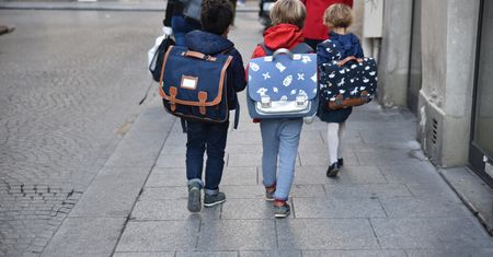 Częściowe luzowanie obostrzeń. Młodsze dzieci wrócą do szkół