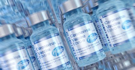 Pfizer nie wysyła ankiet. Uwaga na szczepionkowych oszustów