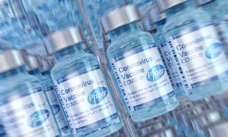 Pfizer nie wysyła ankiet. Uwaga na szczepionkowych oszustów