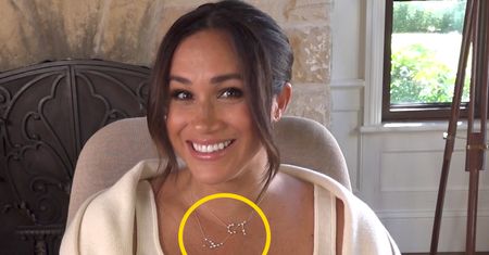 Naszyjnik Meghan to ukryty przekaz. Wzór nie jest przypadkowy