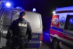 Samochód z impetem uderzył w przyczepę. 18-latek nie żyje