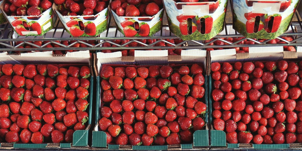 Cena truskawek 2024. Pojawiły się krajowe owoce. Nie jest tanio