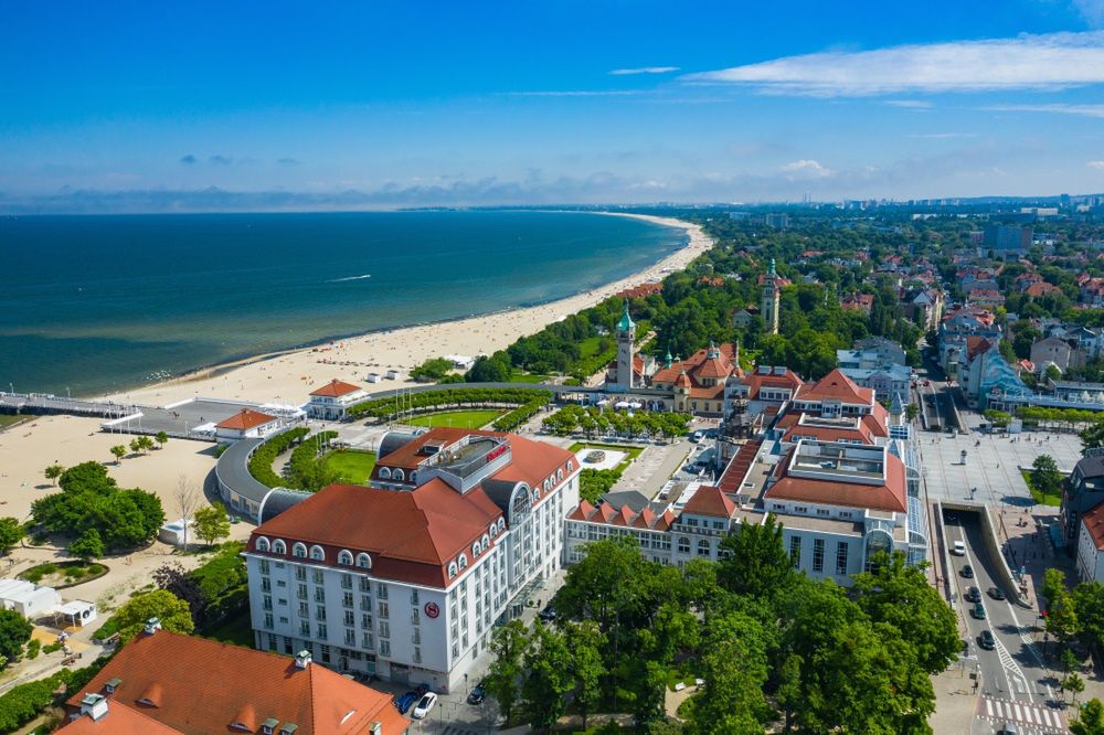 Polacy lubią spędzać majówkę przede wszystkim w górach, ale zainteresowaniem cieszą się także nadmorskie miejscowości