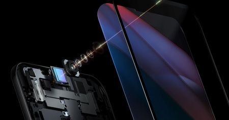 Zdjęcie zza ekranu, czyli telefon, w którym nie widać aparatu do selfie