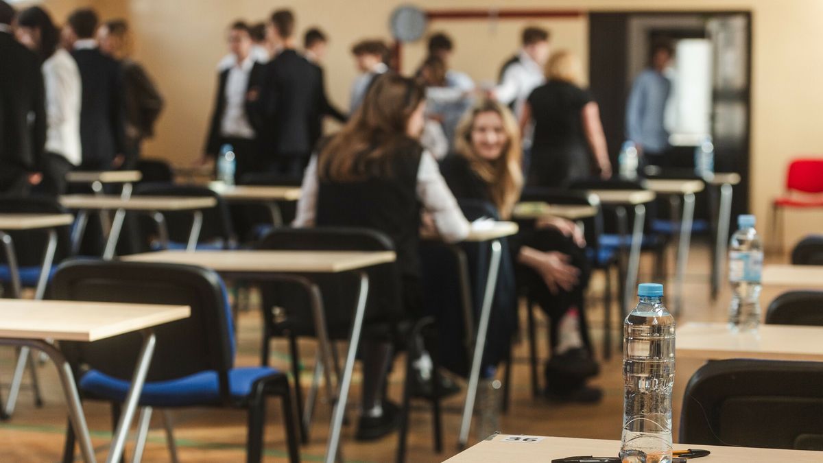 Matura 2024
07.05.2024 Sopot,  IX Liceum Ogolnoksztalcace Matura z Jezyka Polskiego. Pierwszy dzien matur  n/z  woda butelka wody butelki aquaFot. Karol Makurat/REPORTER
Karol Makurat/REPORTER